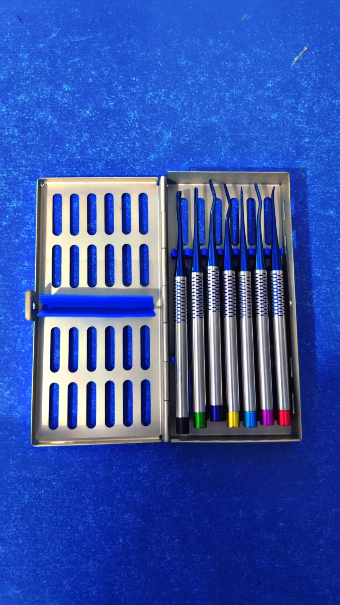 Dental surgical instrument set